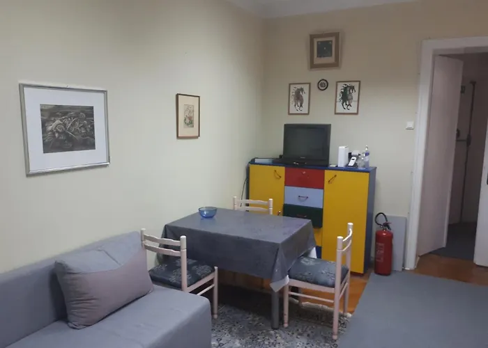 Cozy Hikers Flat